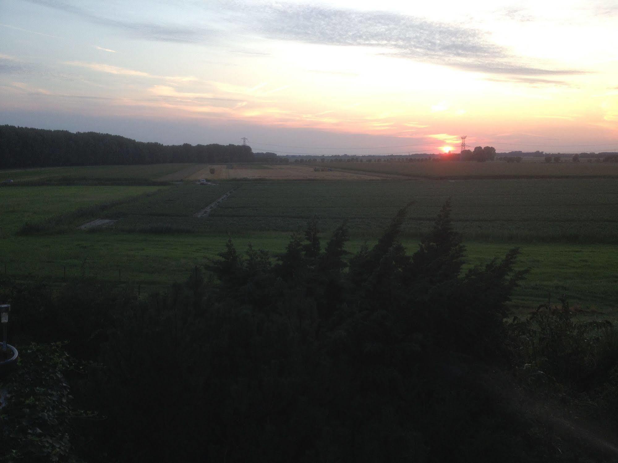 B&B Op De Brabantse Wal Halsteren エクステリア 写真